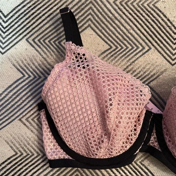Victoria’s Secret Bra - Picture 2 of 8